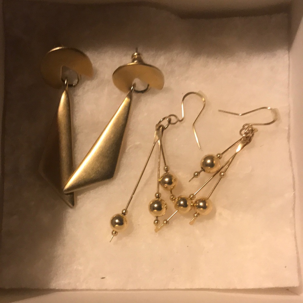 Elegant Gold Earrings Set